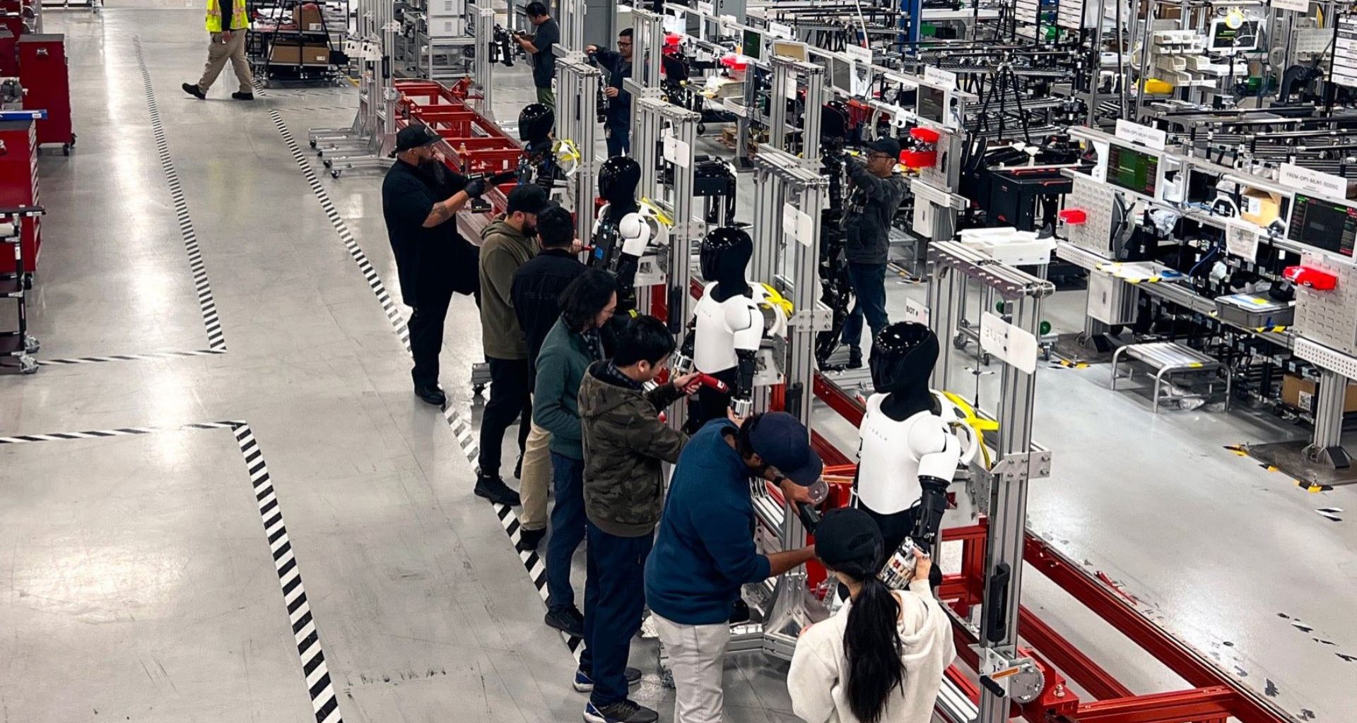 Robô humanoide da Tesla gera polêmica na indústria e divide opiniões sobre automação no Brasil