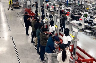 Robô humanoide da Tesla gera polêmica na indústria e divide opiniões sobre automação no Brasil