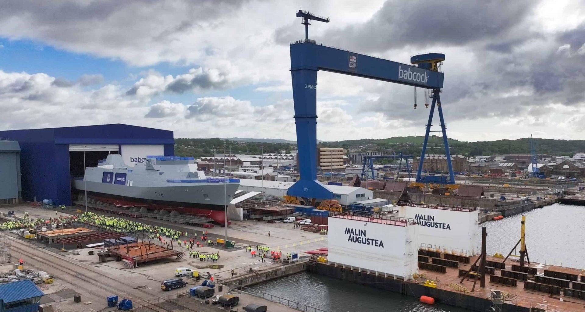 Reino Unido lança super navio de guerra de 5.700 toneladas equipado com mais de 30 sistemas de combate