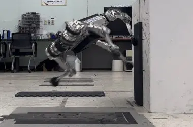 Robô faz parkour em alta velocidade planejando movimentos de forma autônoma