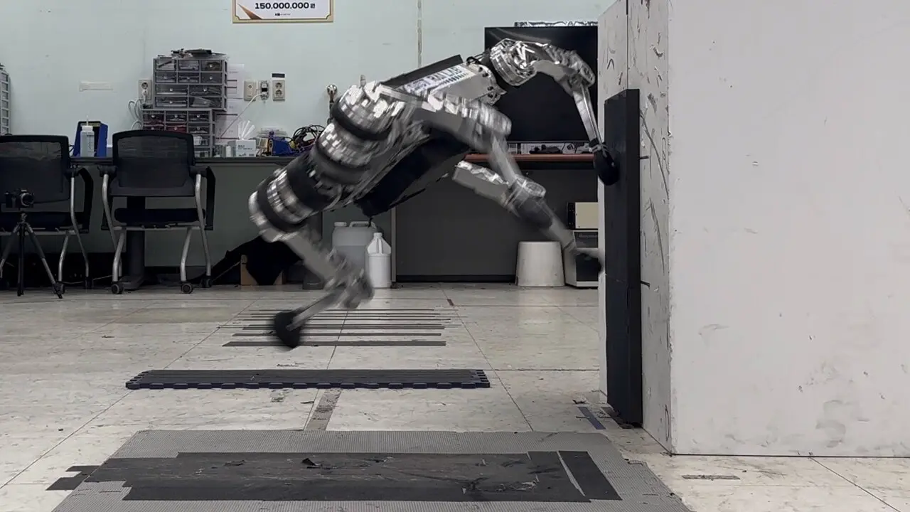Robô faz parkour em alta velocidade planejando movimentos de forma autônoma