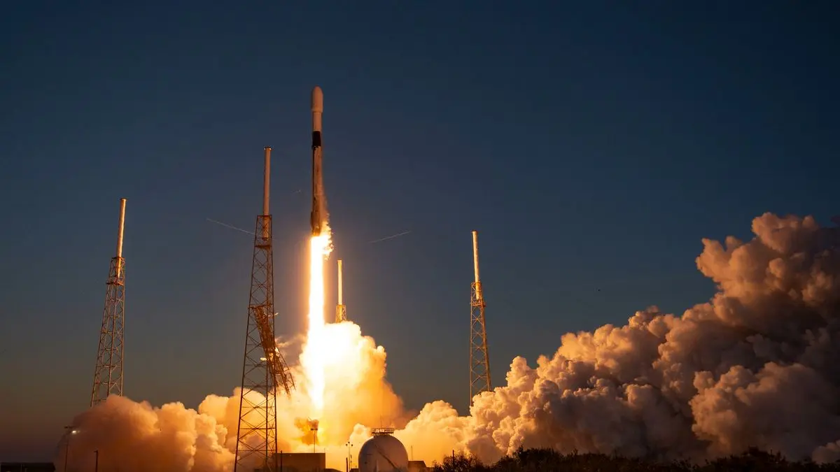 SpaceX lança hoje satélite GPS avançado para Força Espacial dos EUA em tempo recorde de preparação