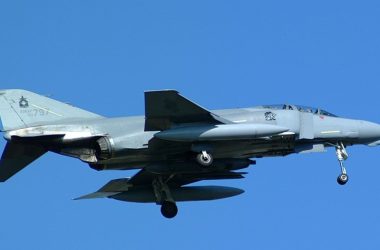 Empresa dos EUA quer usar caças F-4 Phantom da Guerra Fria para lançar satélites no espaço