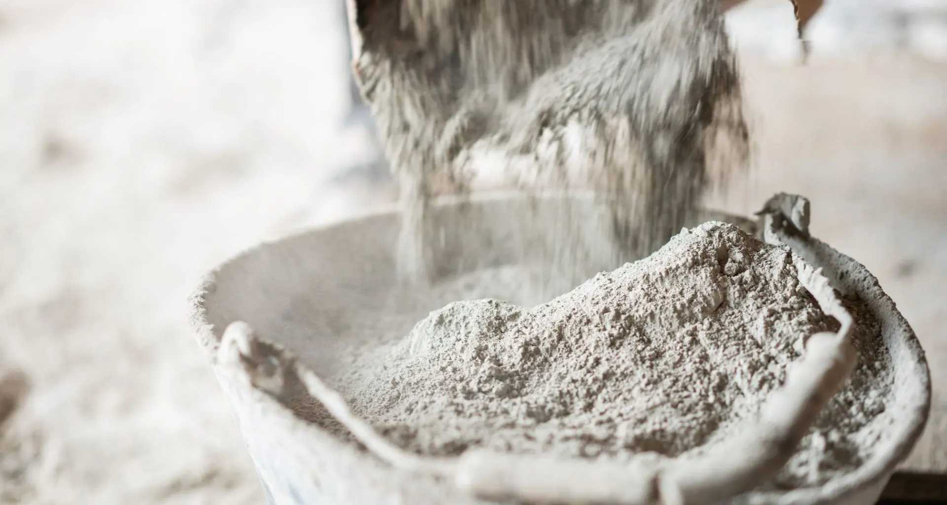 Cientistas criam supercimento usando vidro reciclado e poeira como matéria-prima