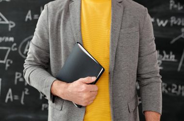 Engenheiro chinês decifra teoria matemática misteriosa que parece língua alienígena