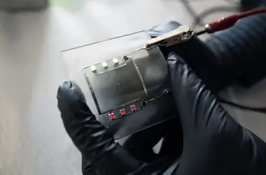 Placa de circuito que se conserta sozinha abre caminho para reduzir lixo eletrônico no Brasil