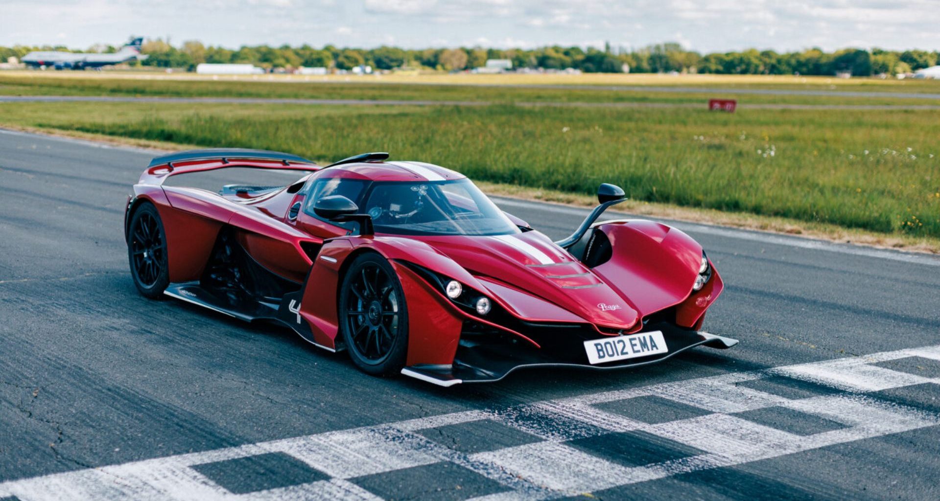 Praga bate recorde com carro a combustão na pista do Top Gear em Dunsfold