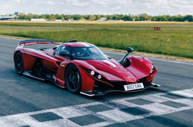 Praga bate recorde com carro a combustão na pista do Top Gear em Dunsfold