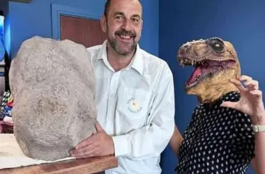 Pegada gigante de dinossauro com 170 milhões de anos é descoberta no litoral do Reino Unido