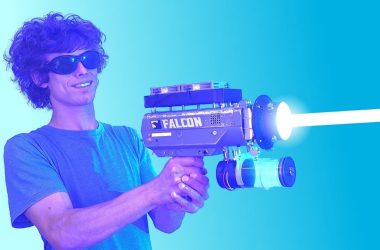 Youtuber cria laser portátil mais potente do mundo e supera todos os recordes anteriores