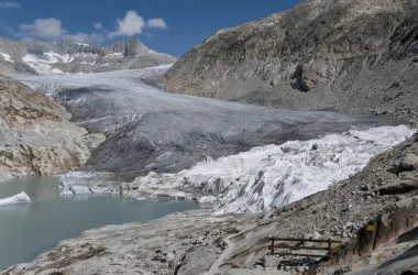 Mistério desvendado: tsunamis gêmeos da Groenlândia fizeram o planeta inteiro tremer