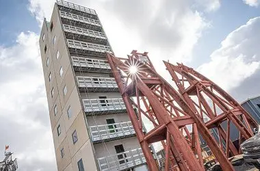 Mesa que simula terremotos ao ar livre ajuda a criar construções mais seguras no Brasil