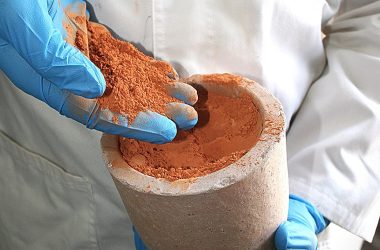 Argila barata produz concreto ecológico com resistência 15% maior e 41% menos poros