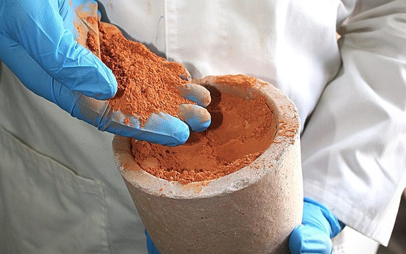Argila barata produz concreto ecológico com resistência 15% maior e 41% menos poros