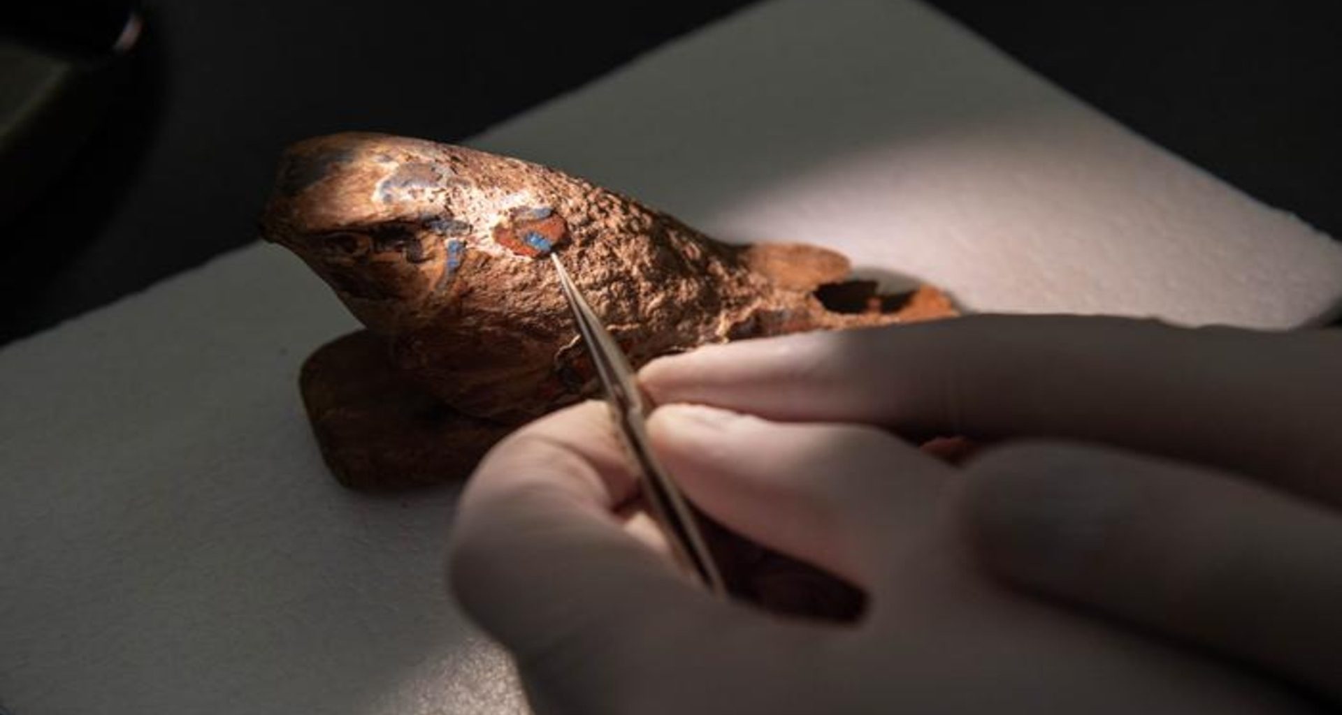 Cientistas dos EUA recuperam azul egípcio milenar de 5 mil anos, o tom mais antigo da história