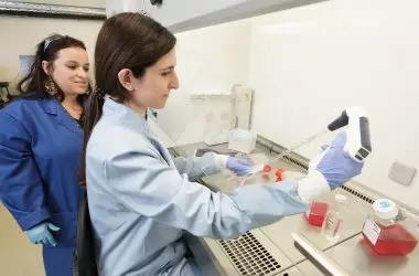Novo medicamento pode reverter cirrose hepática grave ao bloquear enzima importante