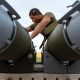 Bombas voadoras de 230kg nos B2 dos EUA: nova arma afunda navios como torpedo