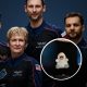 Cisne de pelúcia vai ao espaço com astronautas da missão Axiom-4