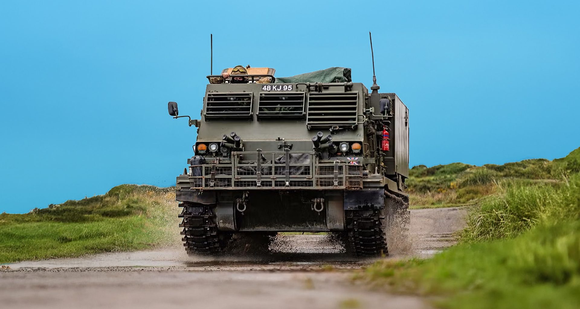 M270A2: Lançador de Foguetes dos EUA Atualizado Atinge Alvos a 480 Quilômetros de Distância