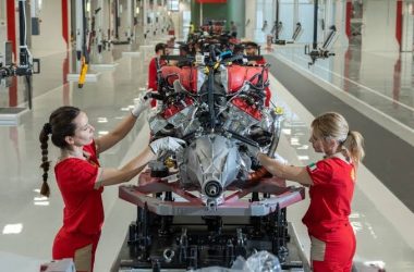 Luxo com algoritmos: Ferrari mistura IA e tradição para reinventar o futuro automotivo