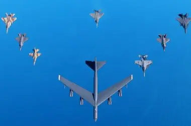 Dos Bombardeiros B-2 ao NIMITZ: Todo o Poder do Apoio Militar dos EUA a Israel