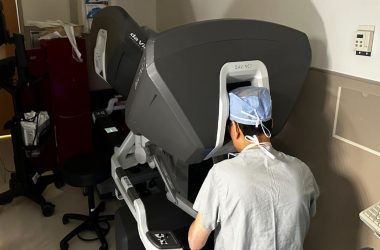 Médicos fazem transplante de coração com robô, sem cortar o peito do paciente
