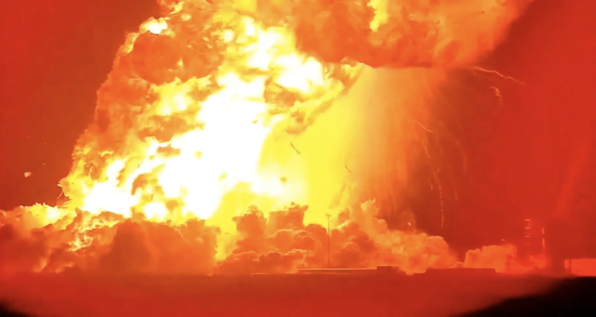 Mais um problema pra Elon Musk: nave Starship explode durante teste de lançamento