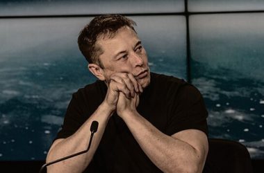 Elon Musk promete "corrigir" Grok após resposta polêmica sobre extremismo