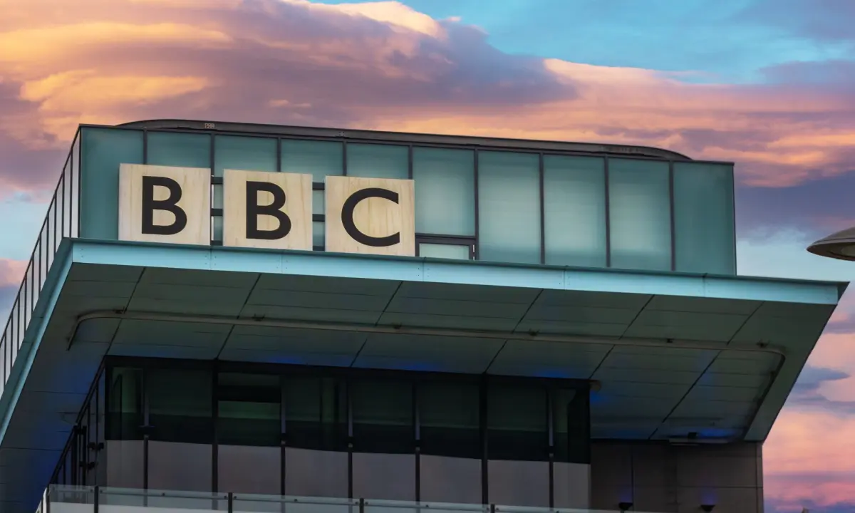 Perplexity contesta acusações da BBC por usar notícias para treinar inteligência artificial