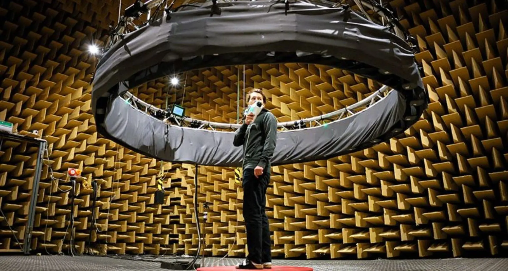 Som de alerta de carros elétricos confunde pedestres, revela pesquisa