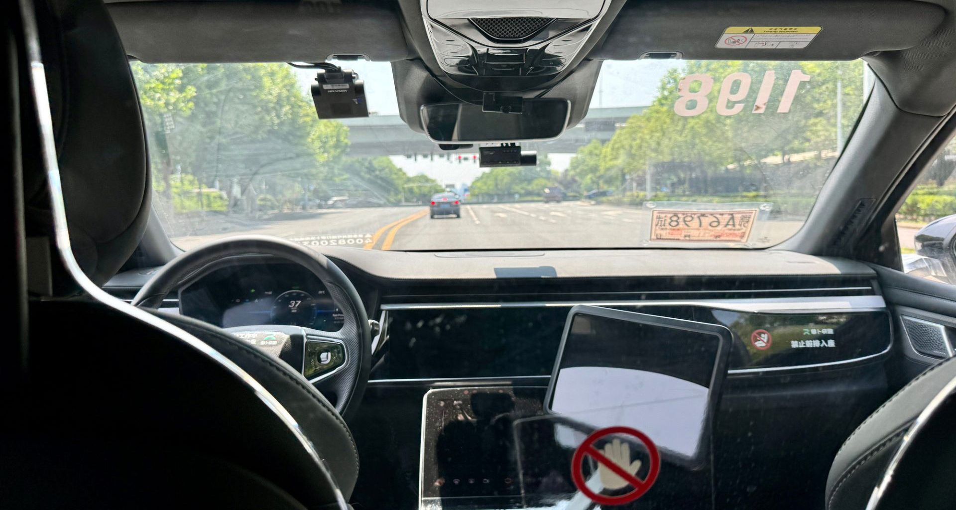 Táxi sem motorista: Como a tecnologia avançada da Tesla vai garantir a segurança nas ruas do Brasil