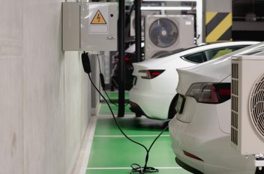 Pontos de recarga são mais eficientes que incentivos fiscais para aumentar a compra de carros elétricos