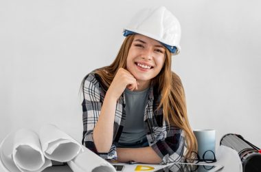 Dia da Mulher na Engenharia 2025: Por que engenheiras ainda enfrentam barreiras na liderança?