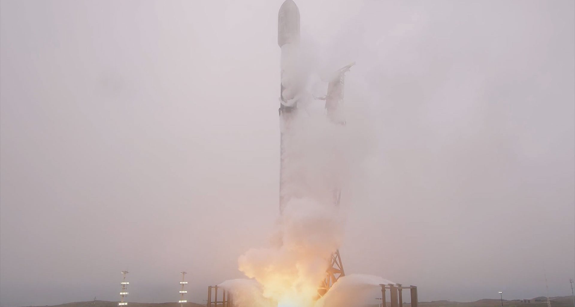 SpaceX lança restos mortais, cápsulas de reentrada e outros itens em missão compartilhada Transporter 14