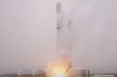 SpaceX lança restos mortais, cápsulas de reentrada e outros itens em missão compartilhada Transporter 14