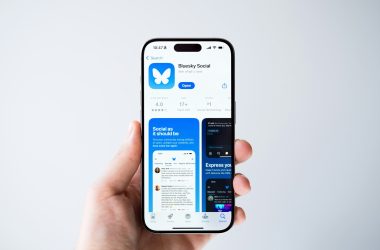 Pacotes personalizados para novos usuários impulsionaram crescimento da rede social Bluesky, revela estudo