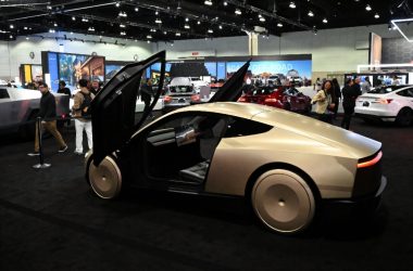 Tesla deve lançar serviço de carro autônomo que funciona como táxi