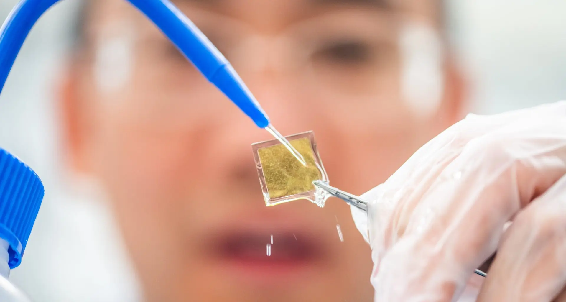 Material com três camadas revoluciona produção de hidrogênio verde ao separar cargas elétricas
