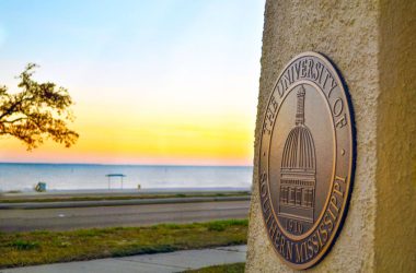 1º engenheiro oceânico da USM: Inovação que dinamiza economia costeira NASA apoia talento da USM: Engenharia oceânica que transforma o Mississippi USM forma pioneiro em engenharia oceânica: Marco para tecnologia marítima USM lidera inovação: Programa oceânico impulsiona região costeira De Gulfport para a NASA: Estudante da USM redefine engenharia oceânica