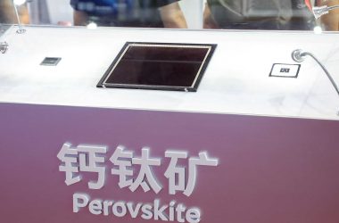 Novo material solar da China corrige falha crucial no design da perovskita