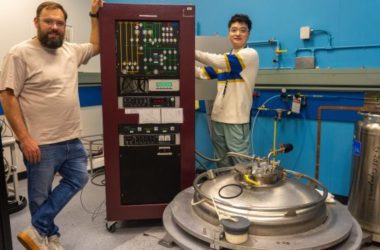 QML supera IA clássica: resistência ôhmica otimizada redefine chips CSIRO comprova IA quântica: máxima eficiência em semicondutores GaN Transistores GaN evoluem: IA quântica revoluciona fabricação global 159 amostras testadas: QML transforma design de semicondutores Google e IBM aceleram IAQ: chips mais precisos e energéticos emergem