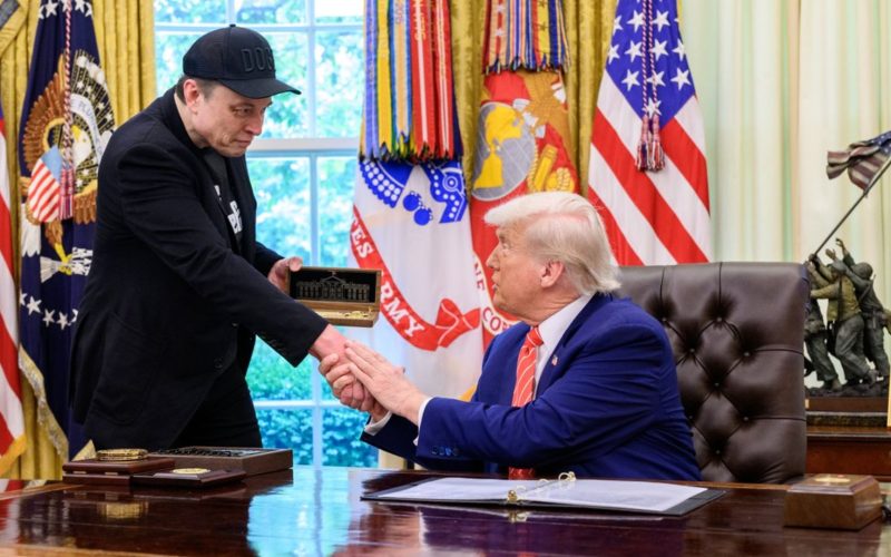 Donald Trump ataca Elon Musk por subsídios a carros elétricos enquanto briga se intensifica