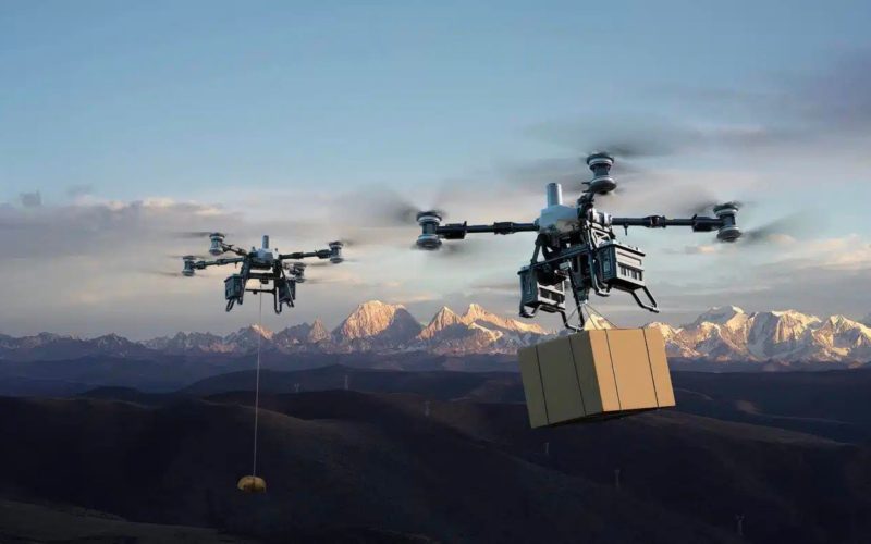 Novo drone de carga da DJI recarrega em 9 minutos e transporta 80 kg facilmente
