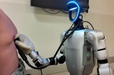 Diante da superlotação de hospitais, robôs humanoides são a nova promessa para cirurgias.