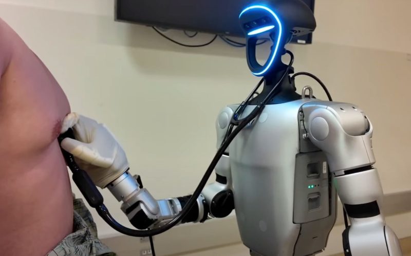 Diante da superlotação de hospitais, robôs humanoides são a nova promessa para cirurgias.
