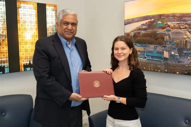 Jenna Houle, da turma de 2025, conquista o Prêmio Acadêmico Henry Ford II.