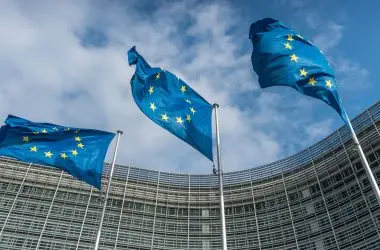 União Europeia lança regras duras de IA para Google, Microsoft e OpenAI.