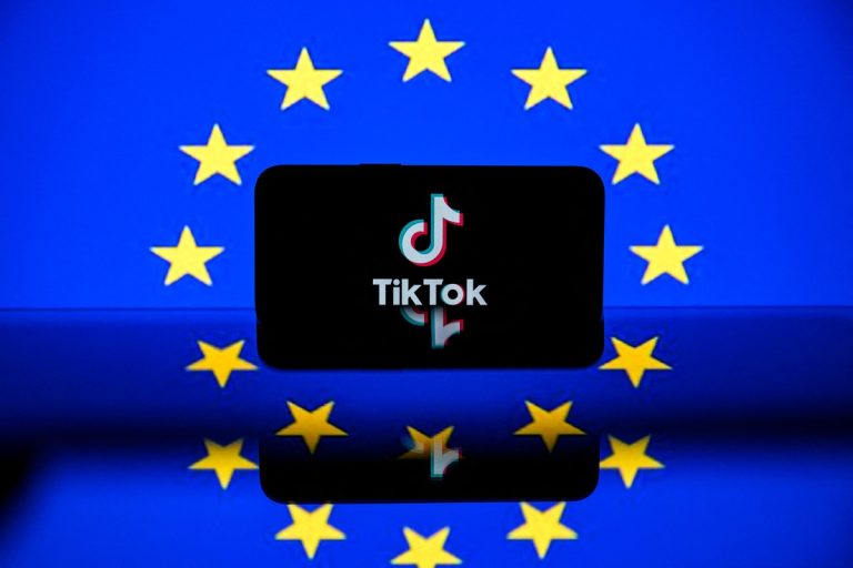 China nega guardar dados ilegalmente após nova investigação da União Europeia sobre o TikTok.