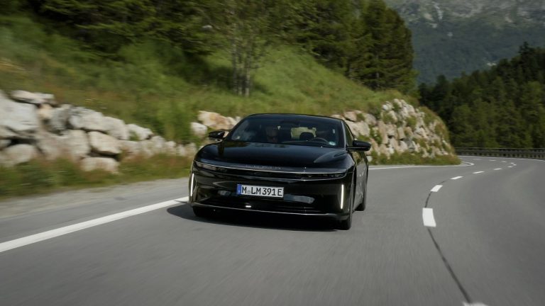 Carro elétrico Lucid Air bate recorde mundial ao rodar 1200 km com uma única carga.