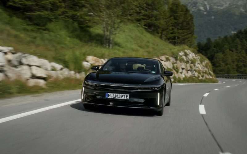 Carro elétrico Lucid Air bate recorde mundial ao rodar 1200 km com uma única carga.